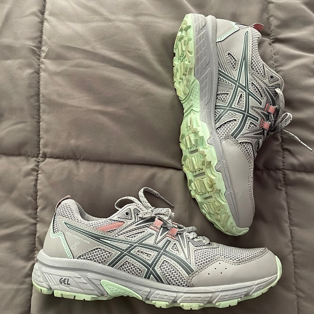 ASICS Gel Venture 8 size 7